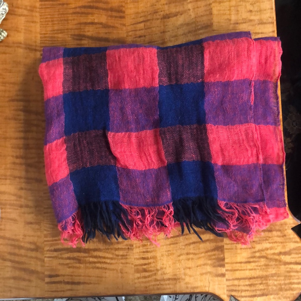 GAP Scarf - Picture 2 of 3